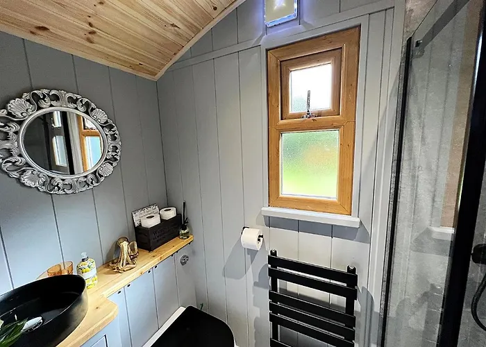 Luxury Shepherd Hut In The Peak District